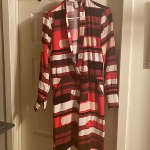 This is a cute casual dress with pockets and a side zipper.